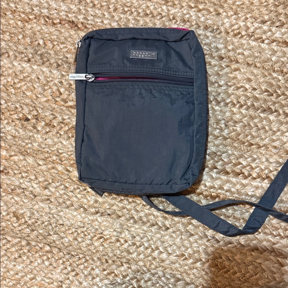 Baggallini Black Belt/Crossbody Bag with Pink Trim